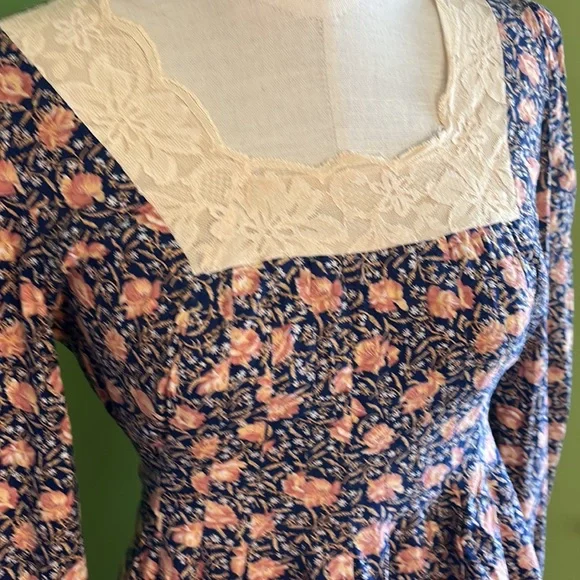 vintage 70s Jodi T of California floral maxi w/lace neckline - Picture 2 of 7